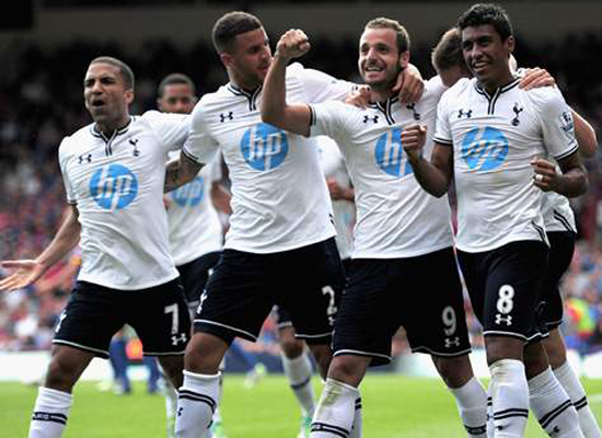 利物浦发角球期间 萨拉赫和亨德森聊了很久