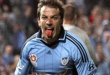 半场战报：博洛尼亚1-2克雷莫内塞，奥尔索利尼点射，瓦尔迪、帕耶罗破门