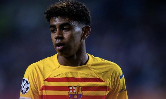 詹姆斯篮板抢断关键时刻锁定胜局