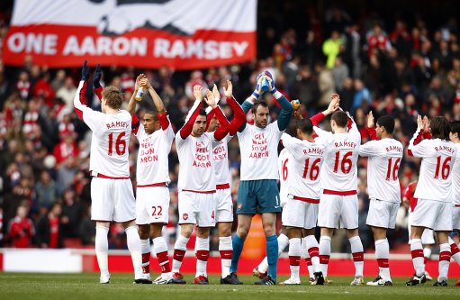 一场4-0！让意甲榜首易主：国米大胜登顶，争冠4强差3分米兰有戏