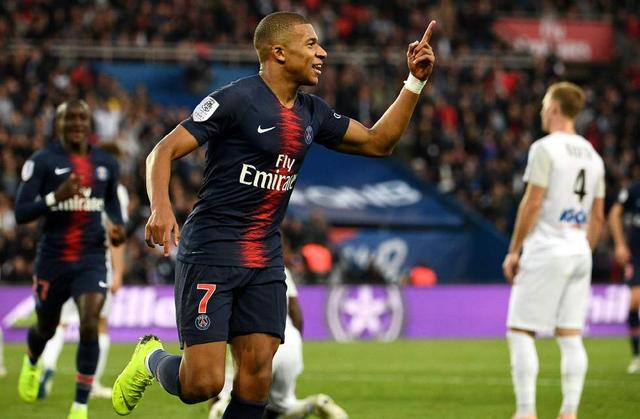 这脚任意球让门将都愣住了